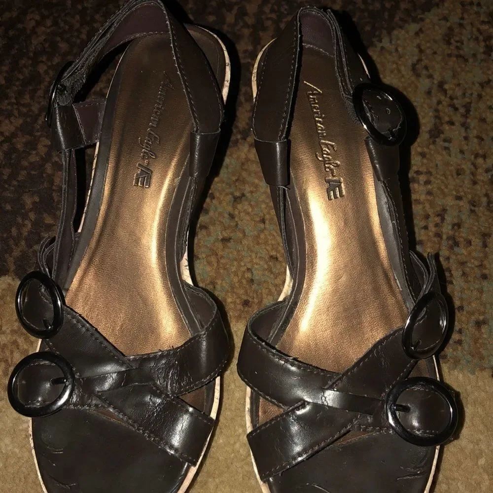 Like new American eagle sandal brown